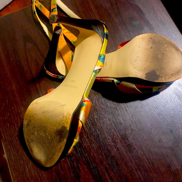 Nine West shoesVery comfortable sandals Nine West size 8 multi colors - Picture 2 of 3